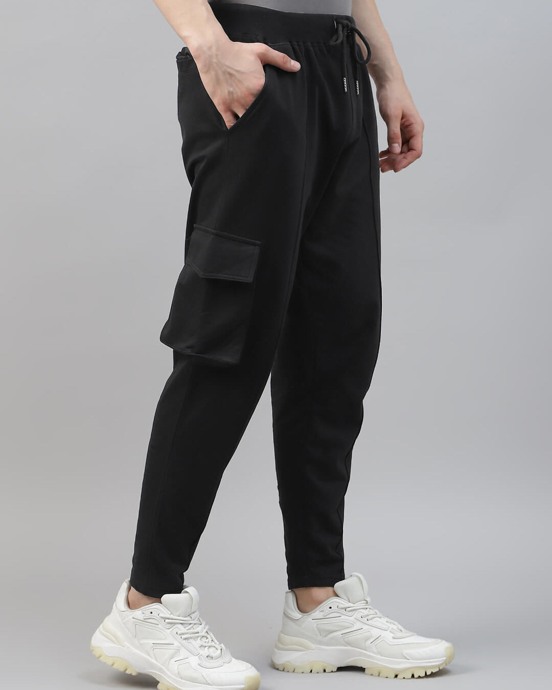 men's black cotton cargo pant with pockets